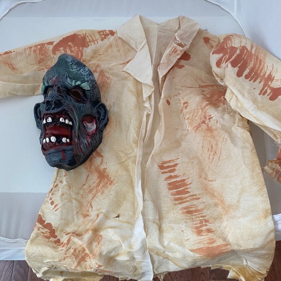 Halloween Costume add a book FREE - Picture 2 of 2